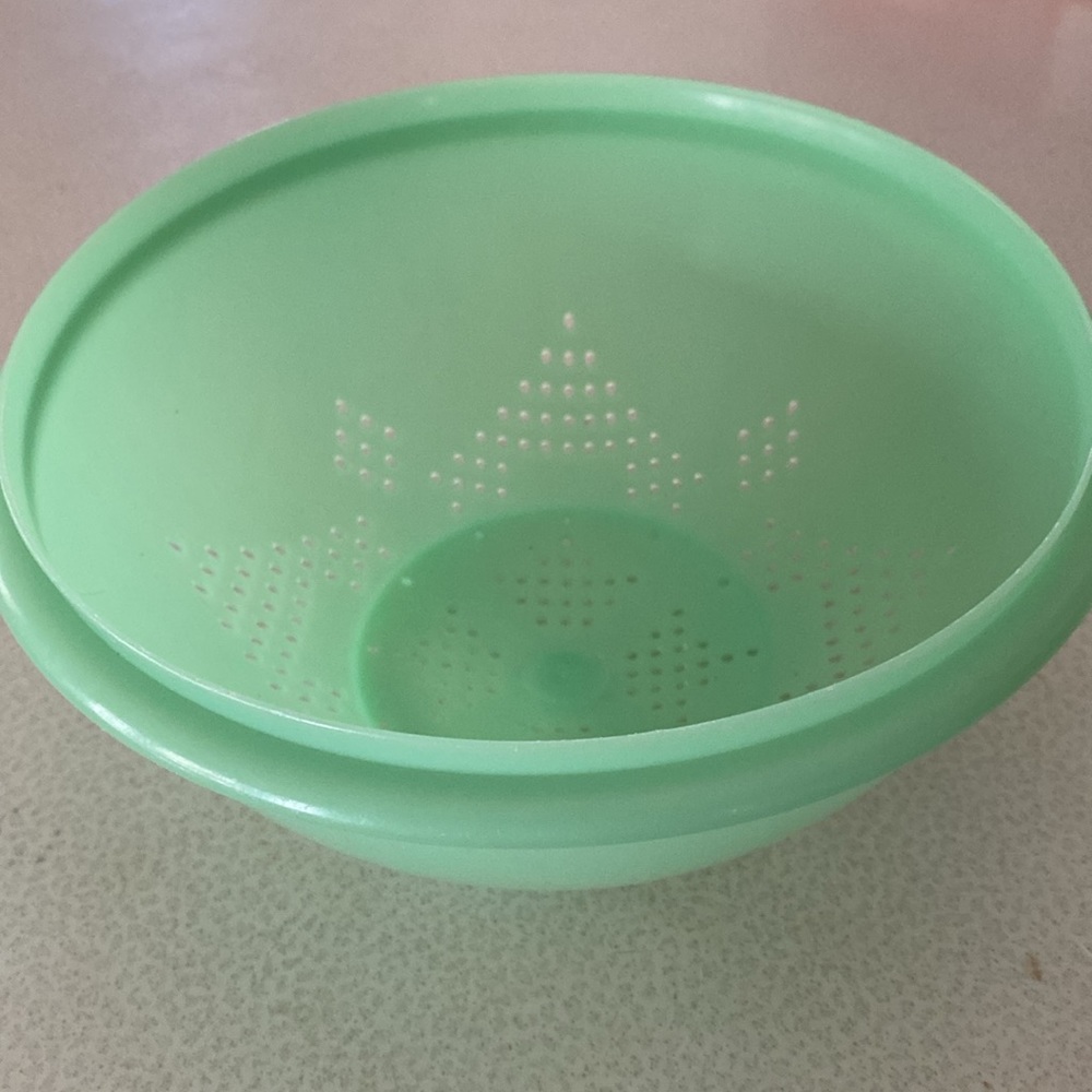 Tupperware #339 strainer - Picture 2 of 6